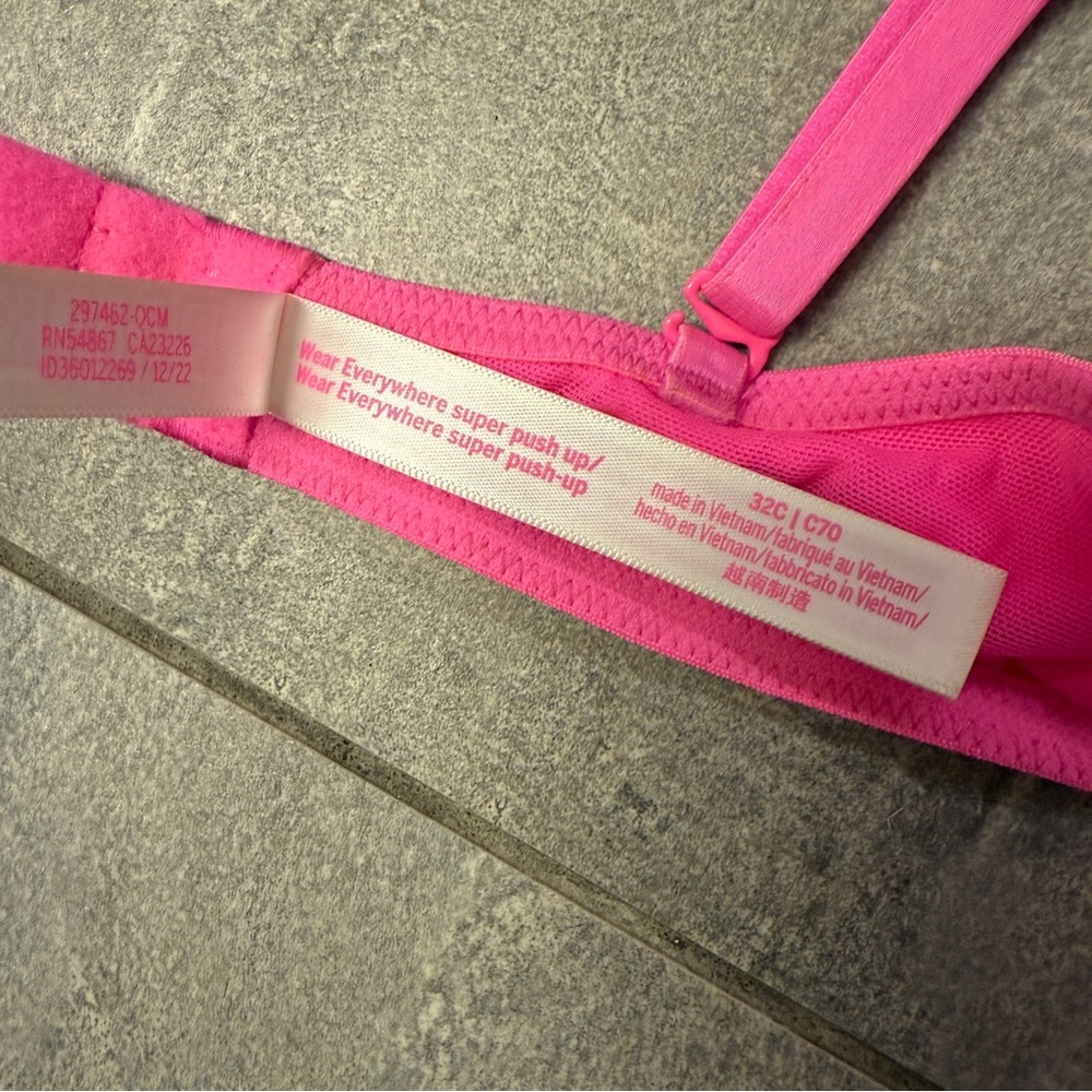 PINK Victoria’s Secret Wear Everywhere Super Push Up Bra Neon Silver Script 32C - Picture 5 of 6